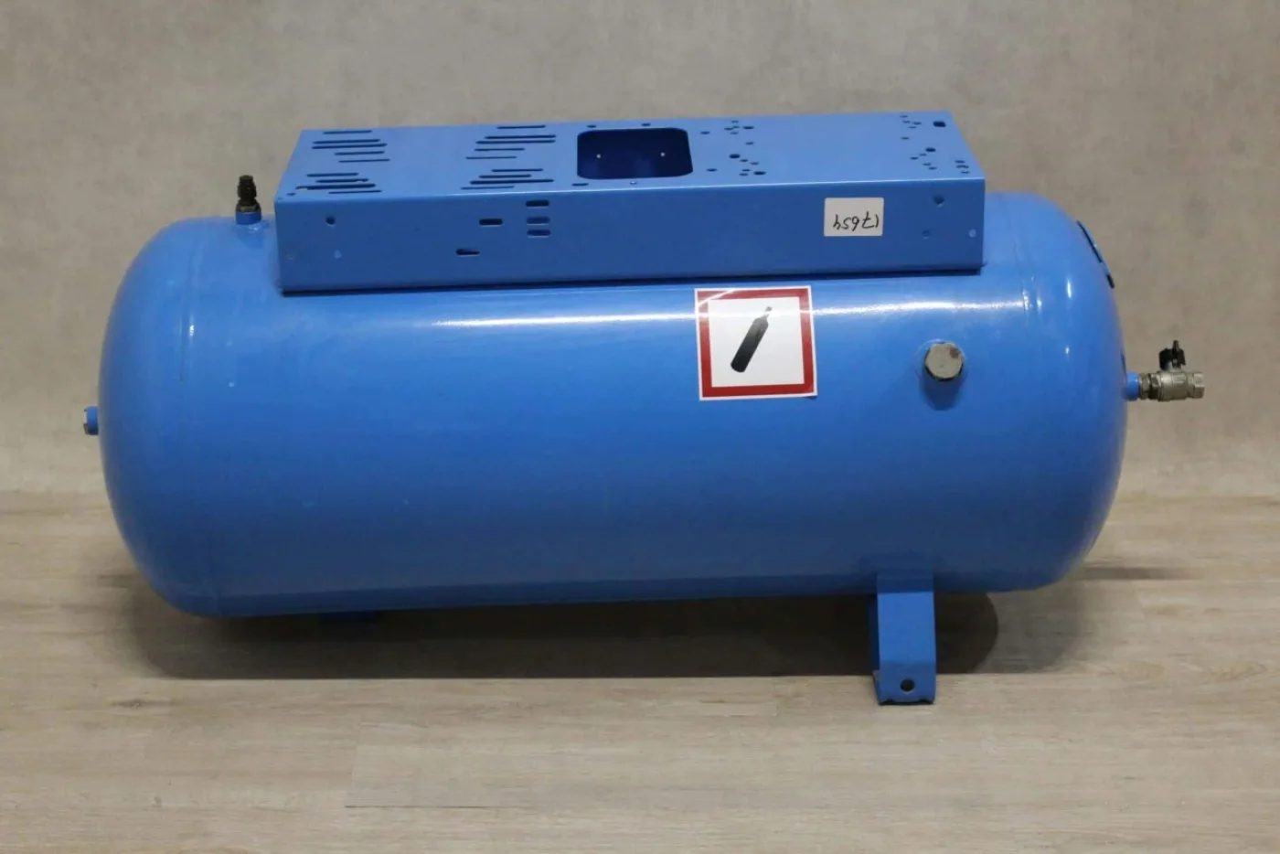 Air Com 102X Persluchttank - 1