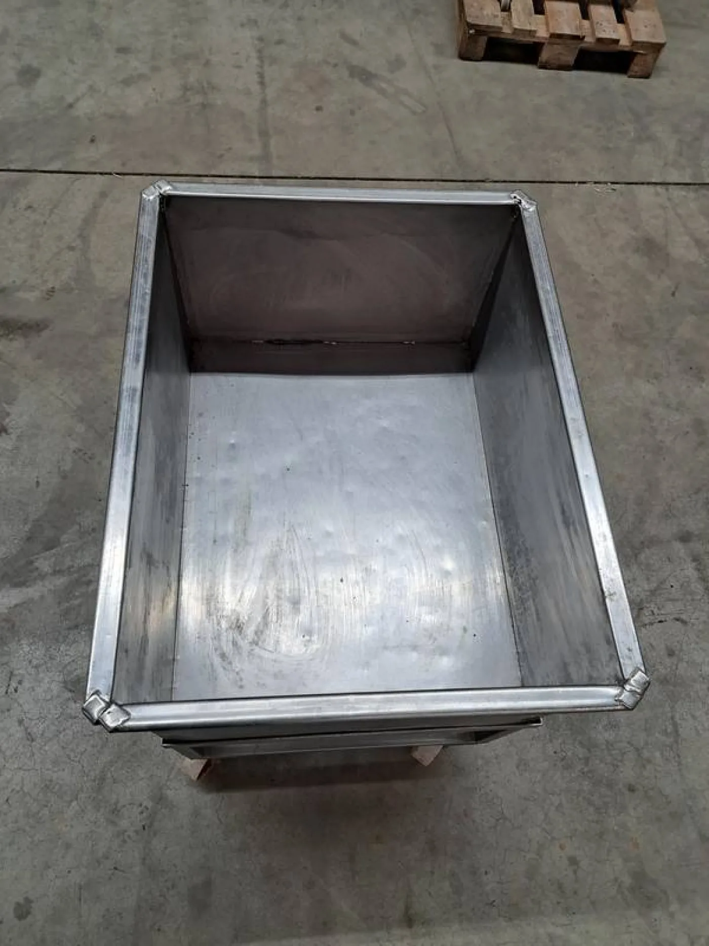 Stainless bin with trolley - 4