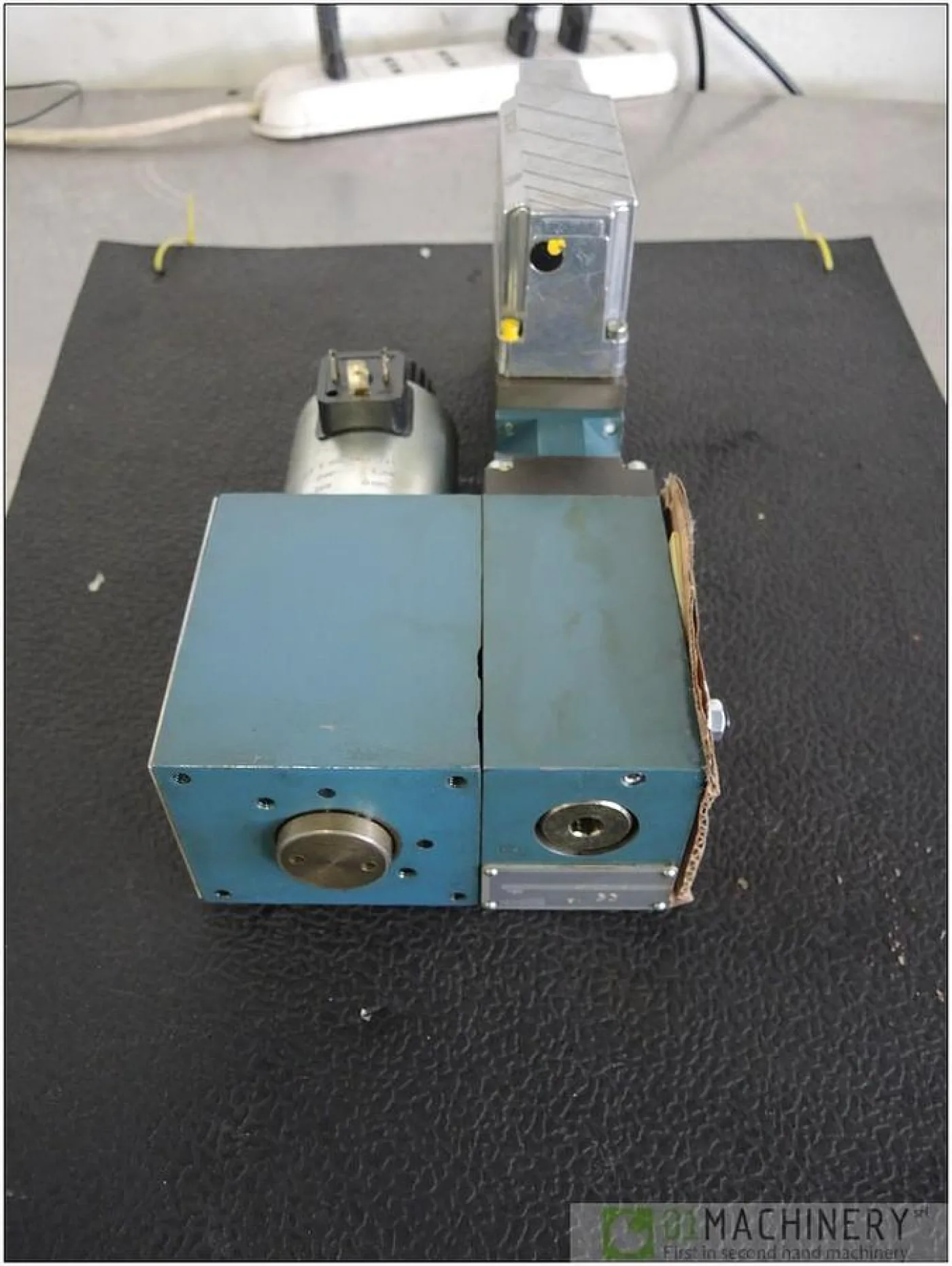 1999 BOSCH 0 811 402 168 AI2983 - 3