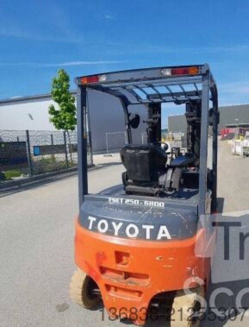 Toyota traigo 8FBMKT25