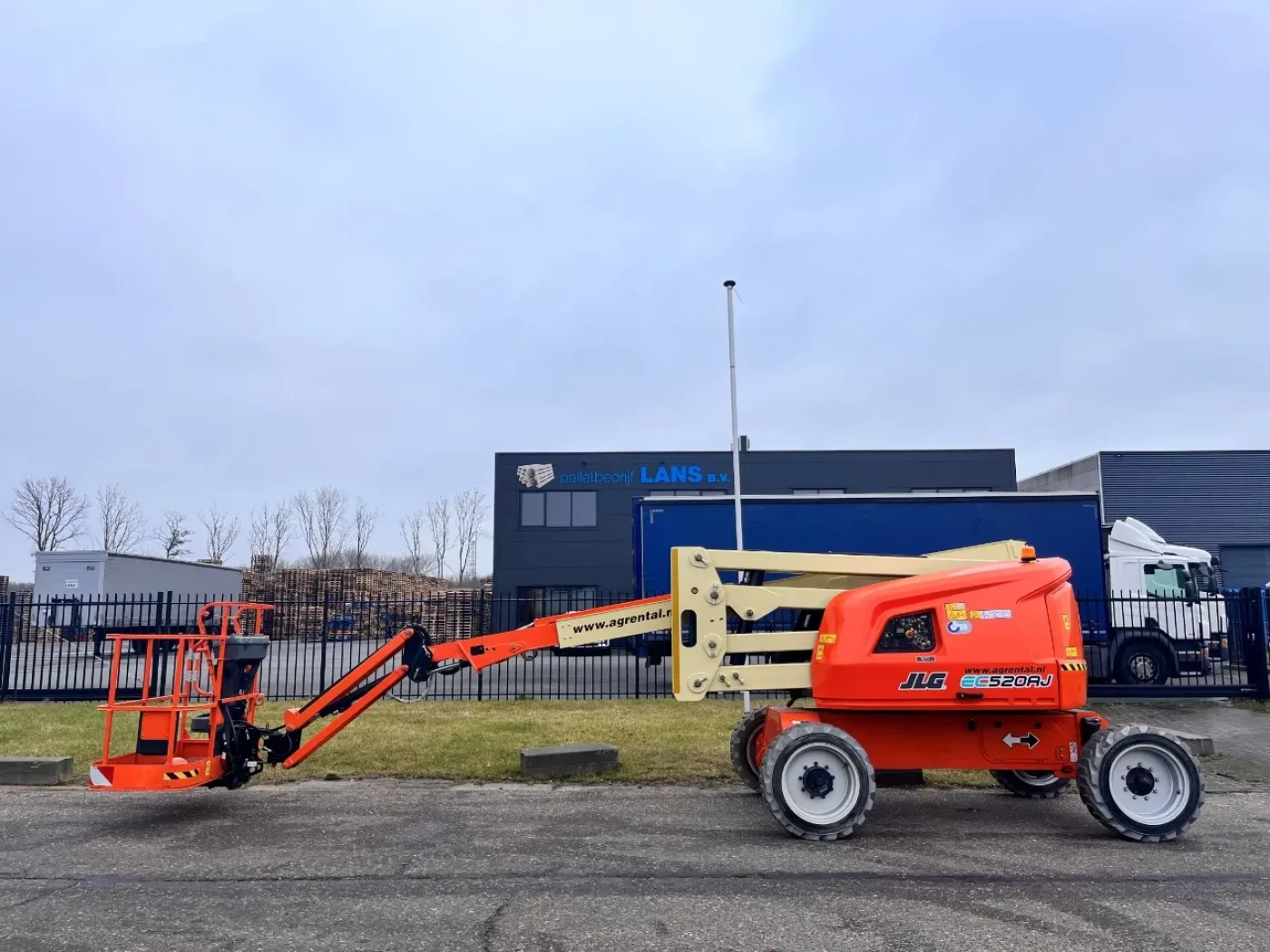 JLG EC520AJ 18m FOR RENT ONLY - 1