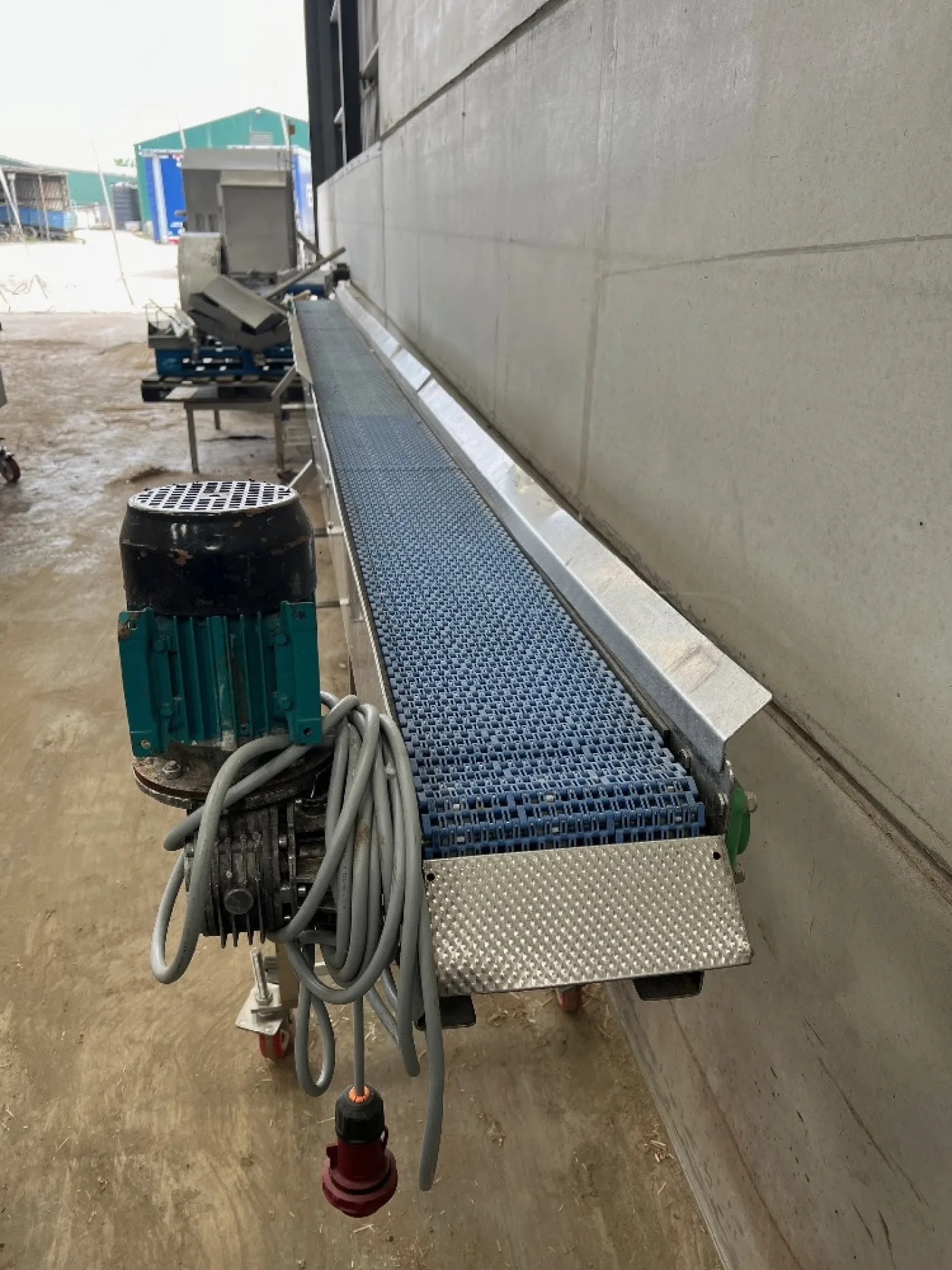 Conveyor 5.3m Long x 220mm - 4