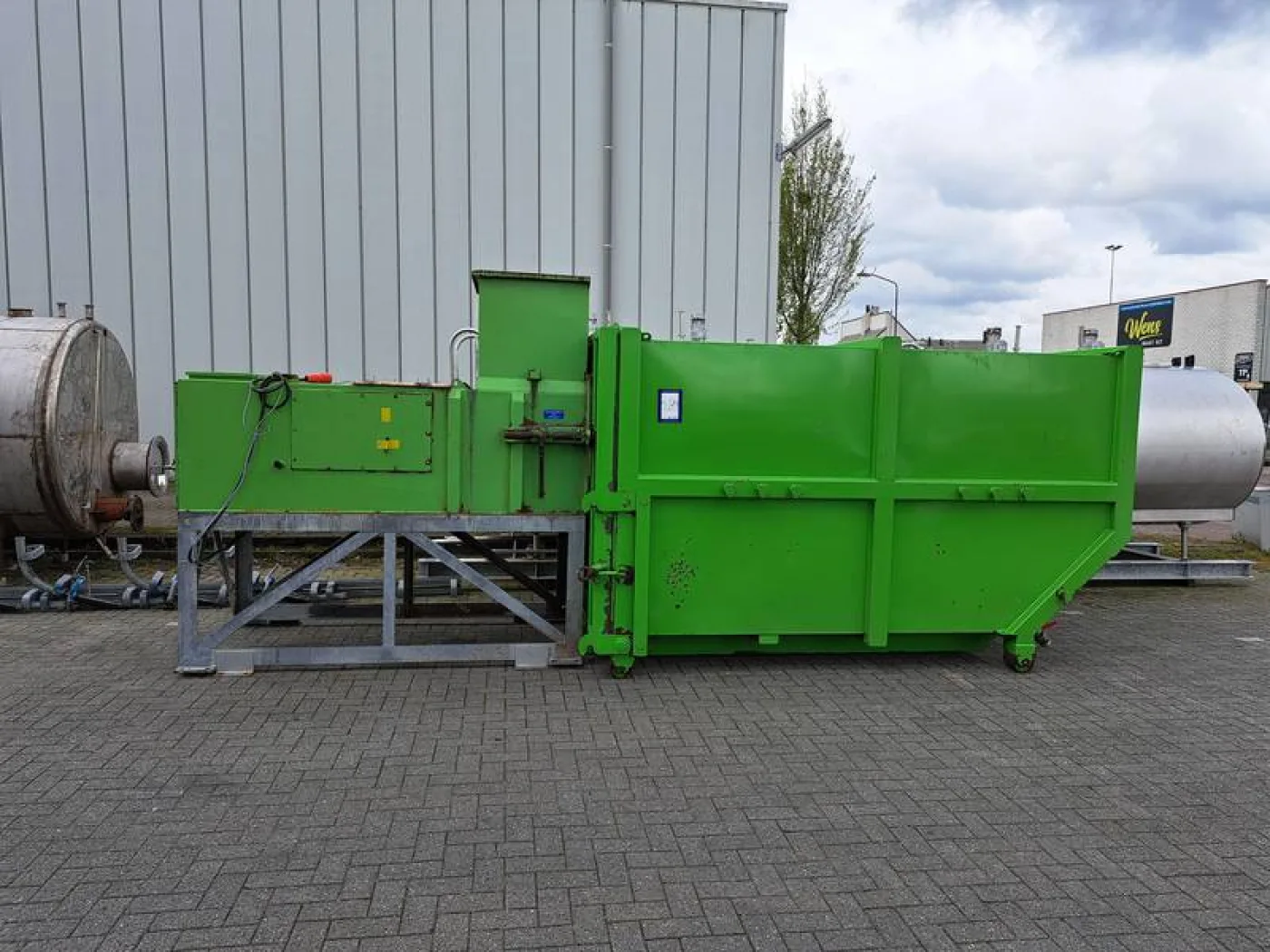 Press with container - 1