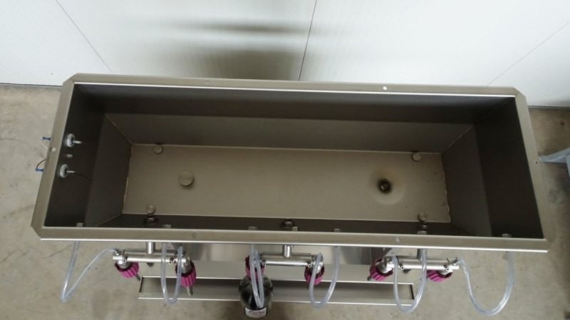 SEMI-AUTOMATIC IN-LINE-FILLER 6 NOZZLES WITH FILTER PLATES 20X20 TO 2 HOLES NEW MACHINE