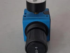 Compressed Air Pressure Regulator with Gauge