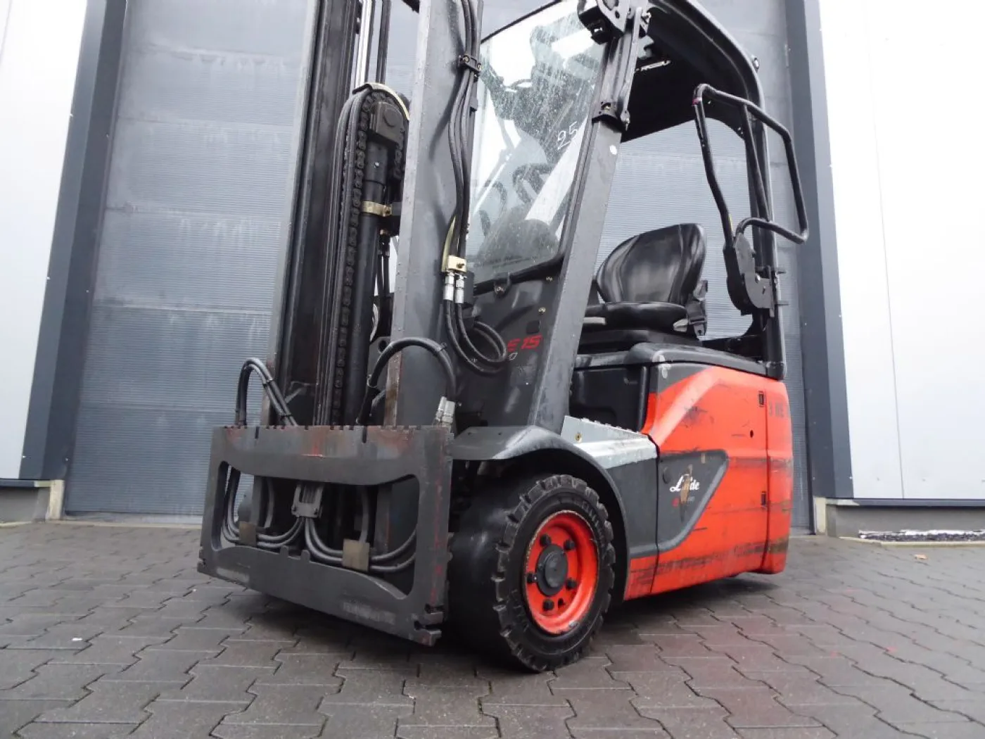 Linde E15-02 - 2