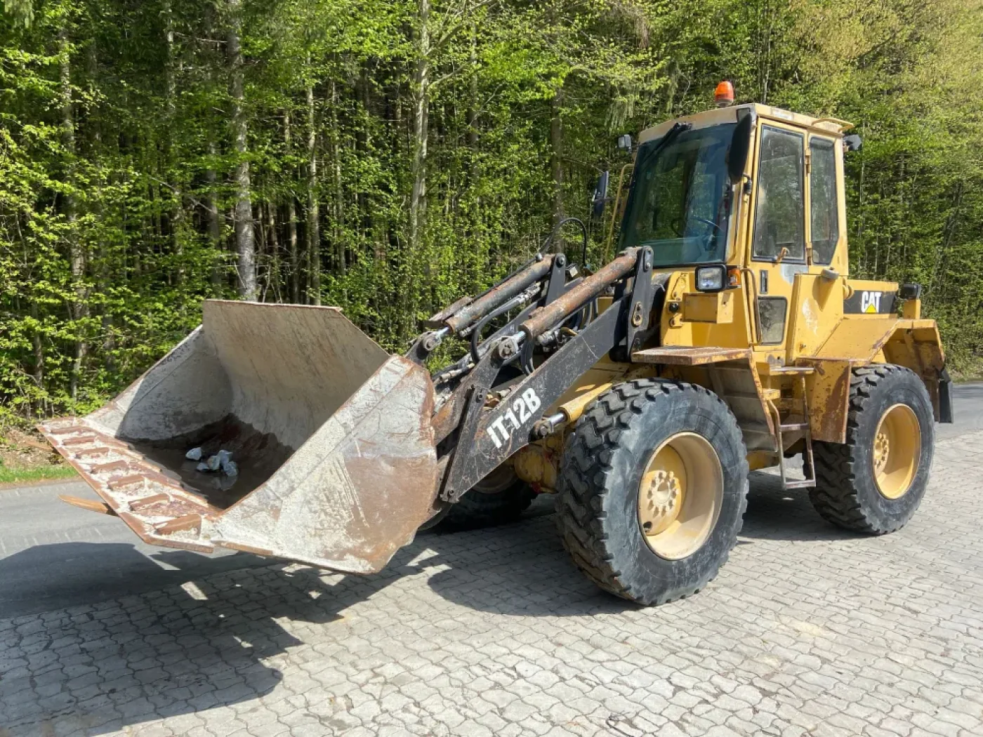 CAT - IT 12 B - 4