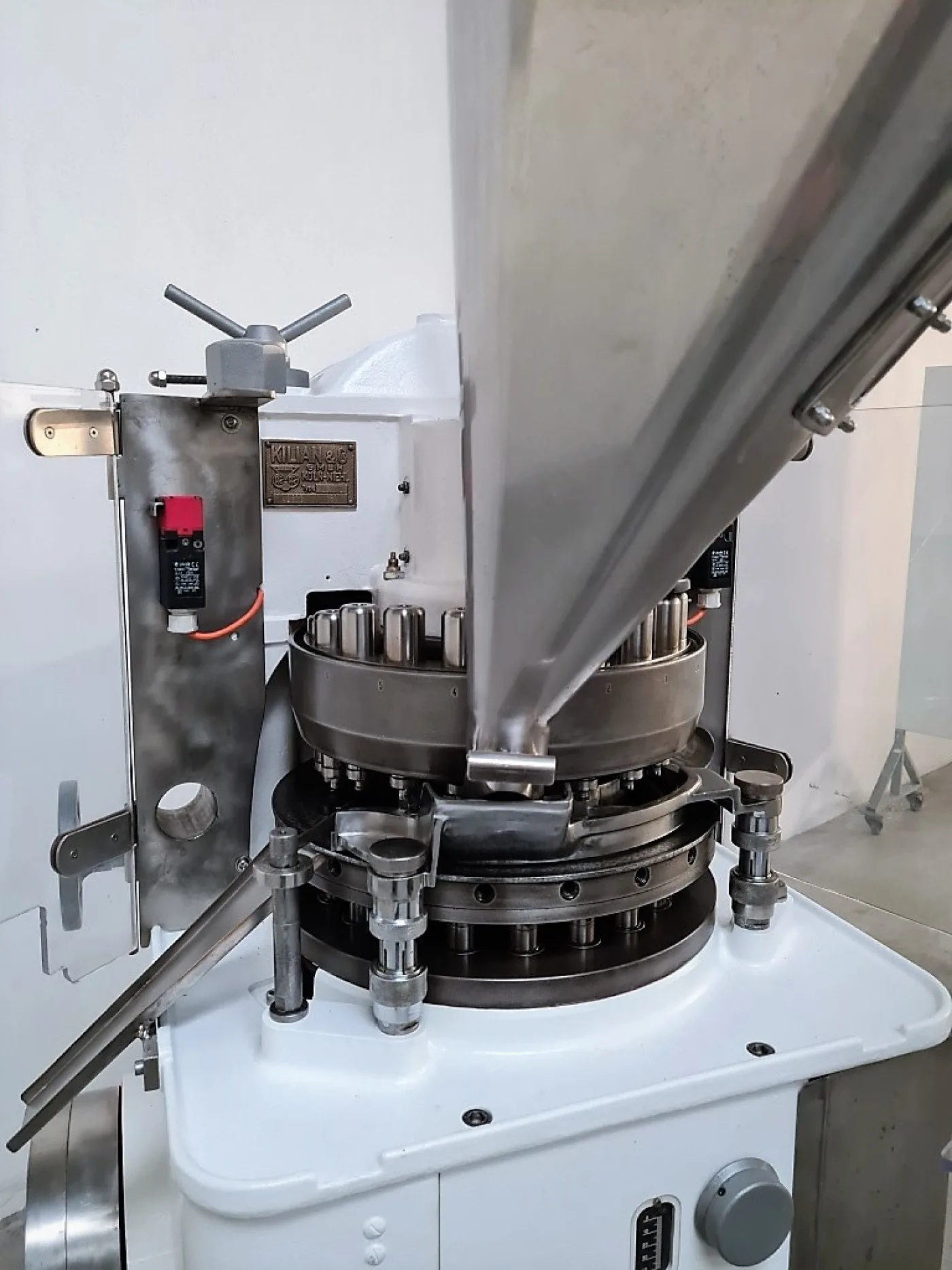 COMPRIMITRICE ROTATIVA – KILIAN – MOD. RI 3 - 8