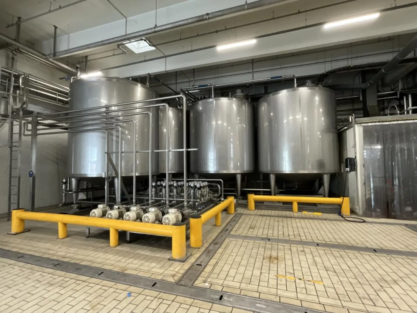 2014 Goavec Engineering Goavec Engineering 25365 Litre Stainless Steel Vertical Storage Tank - 5 - 6