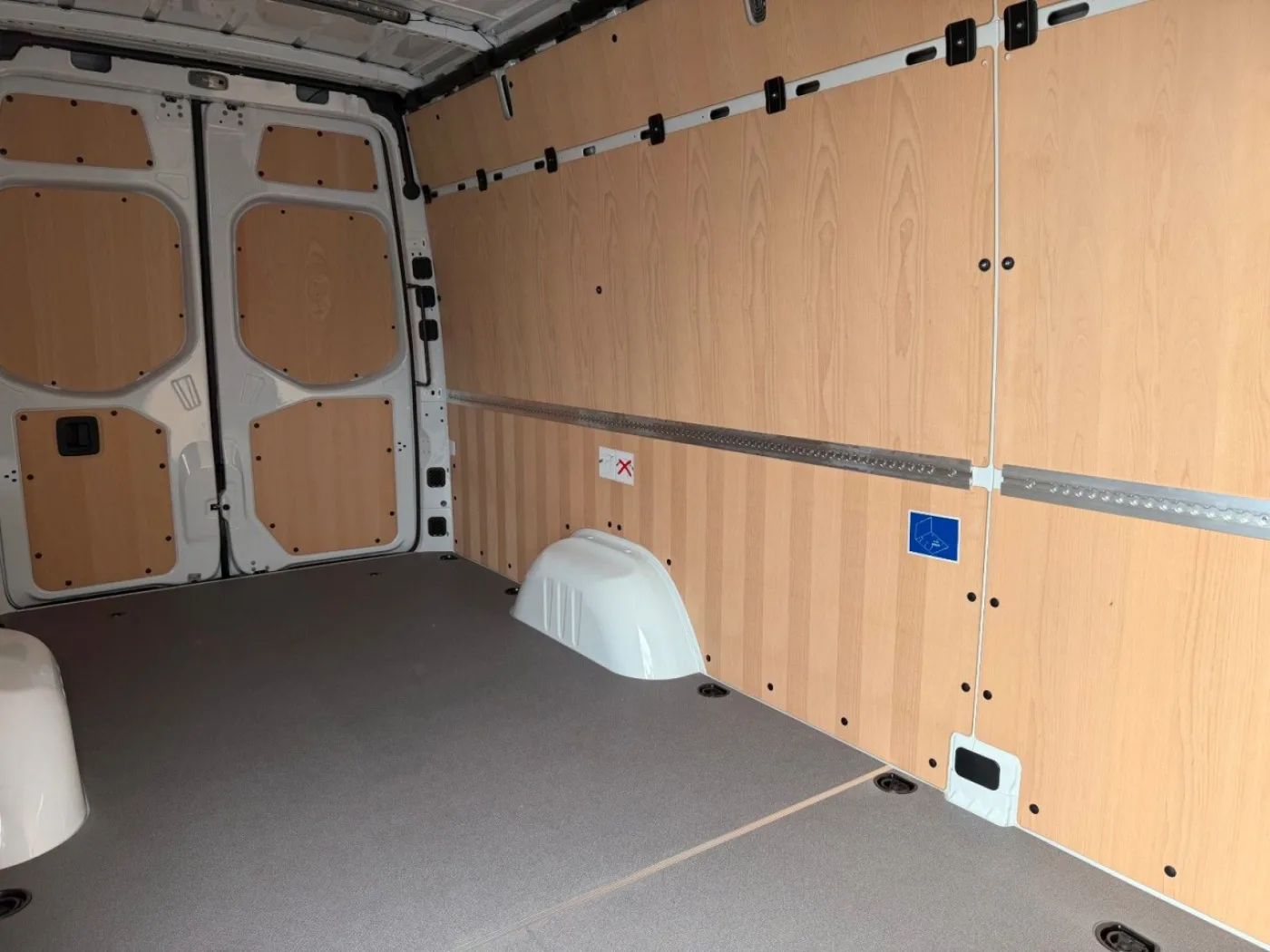 Mercedes Benz Sprinter 319 CDI 4325 DISTRONIC Air Conditioning AHK - 8