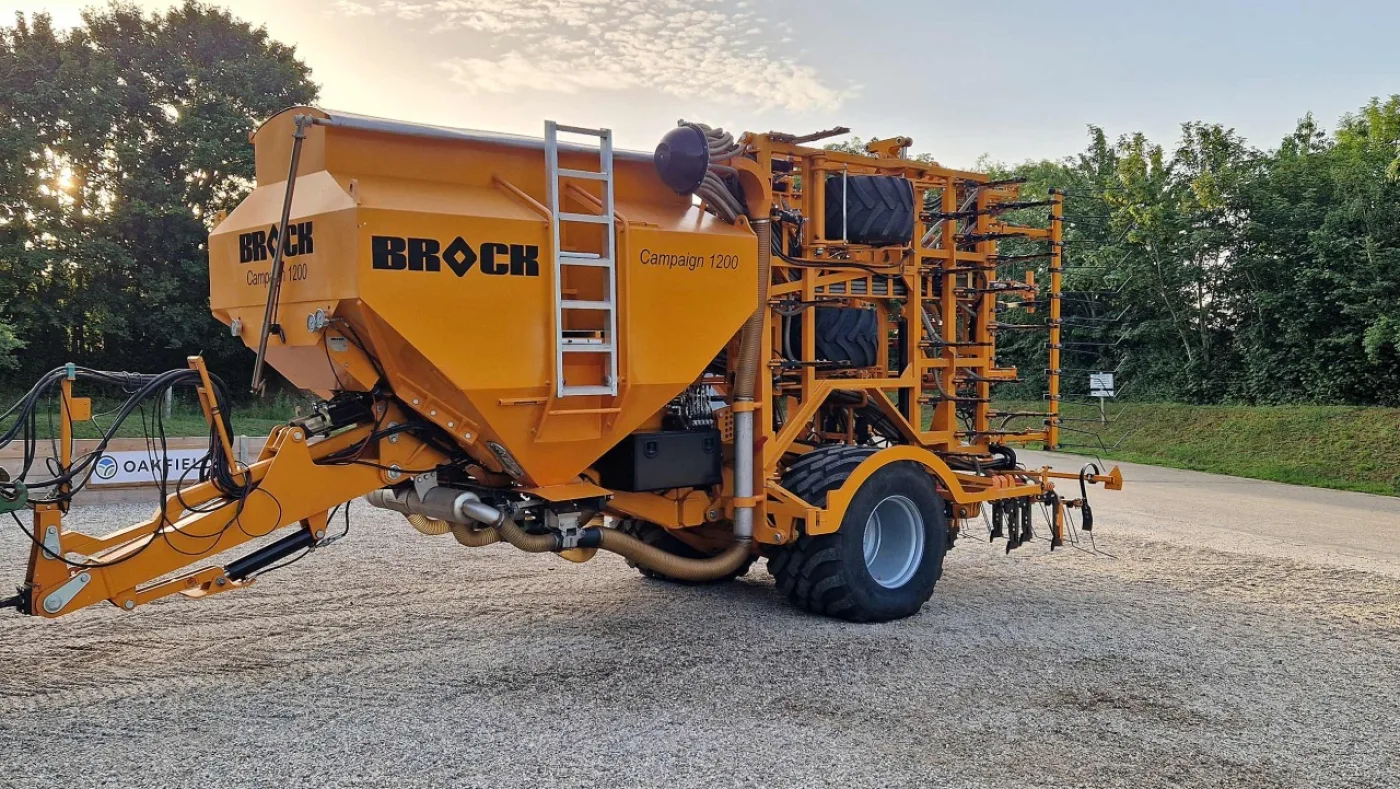 BROCK Campaign 12m trailed Tine Drill - 2