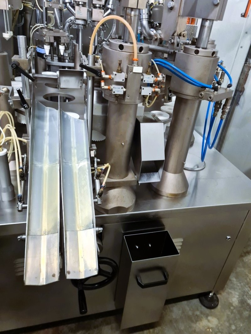 INTUBETTATRICE PER TUBETTI IN PLASTICA – UNIPAC ROMACO – MOD. UNIPAC 240