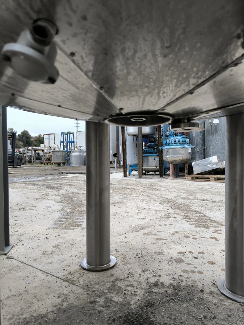 VERTICAL STAINLESS STEEL TANK 980 LITRES INSULATED