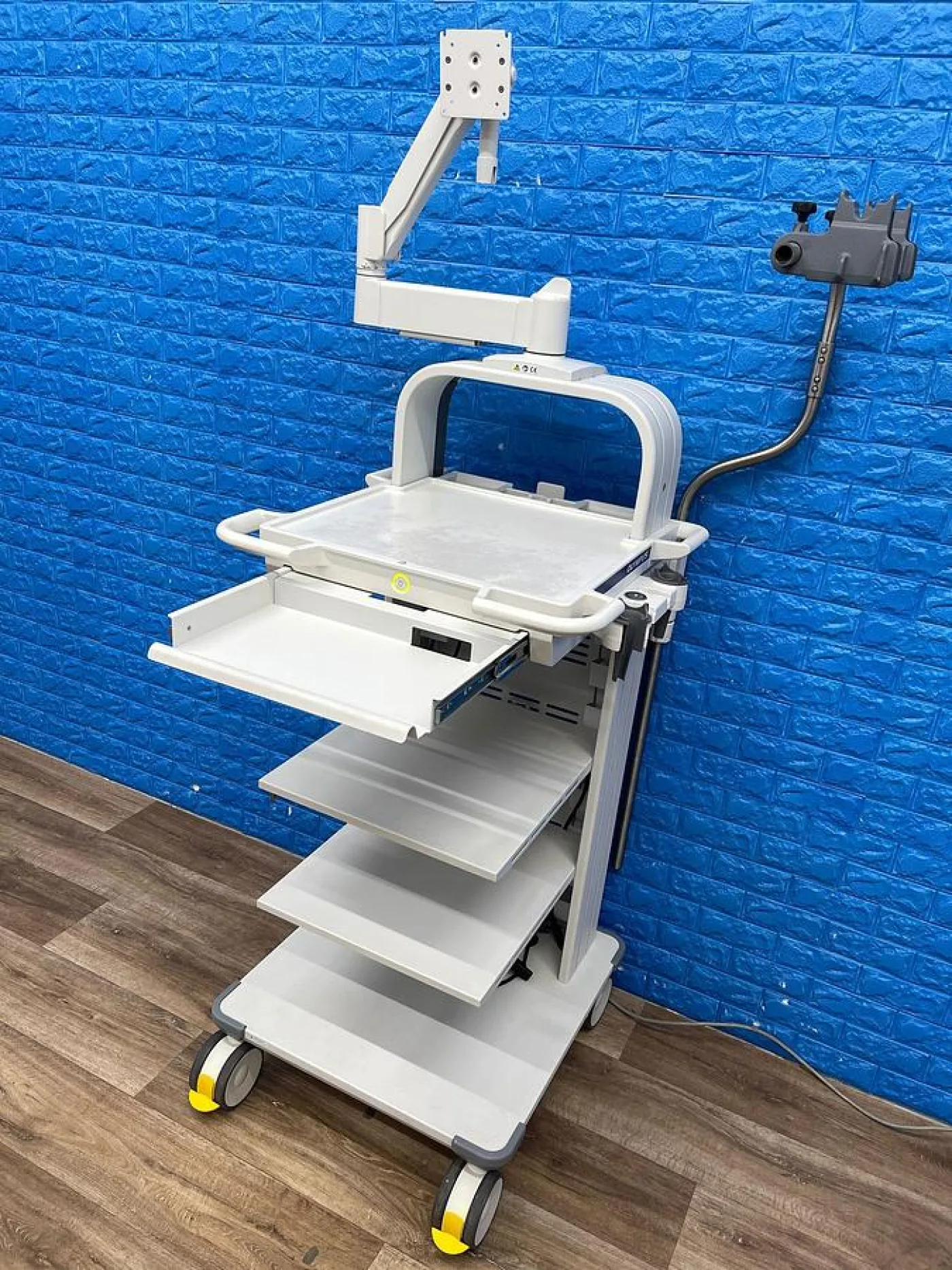 Olympus WM-NP3 Endoscopy Trolley YOM: 2021 - 4