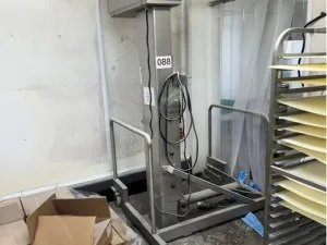 Mobile Tote Bin Hoist