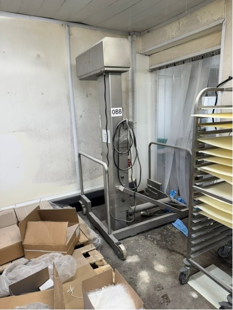 Mobile Tote Bin Hoist