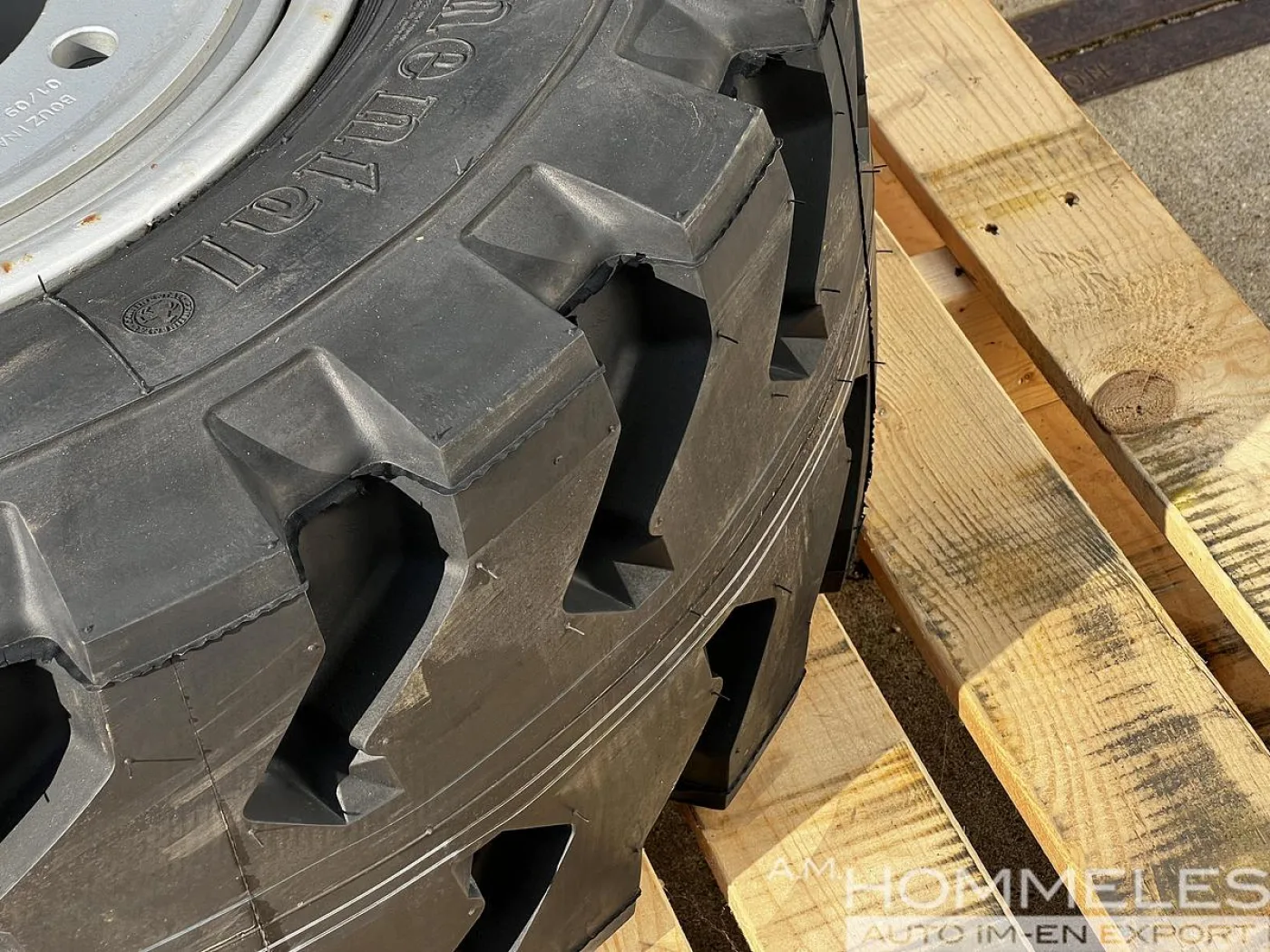 Wheel 315/70R15 (300-15) 22PR - 8