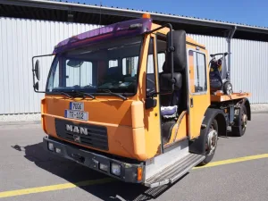 Schlepper MAN 10.220 4X4 BB L2000 ()