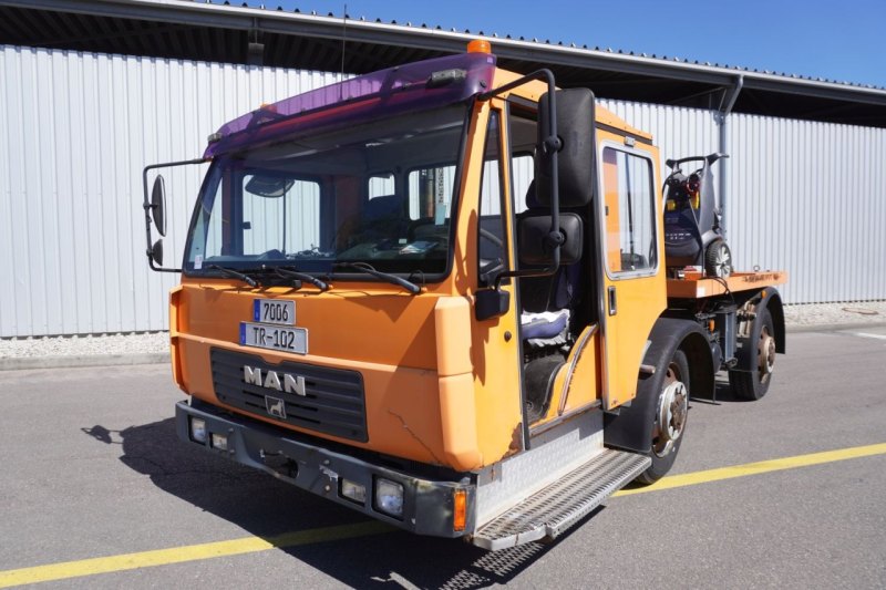 Schlepper MAN 10.220 4X4 BB L2000 ()