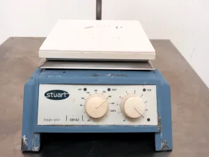 AGITATORE MAGNETICO CON PIASTRA RISCALDANTE – STUART – MOD. CB162