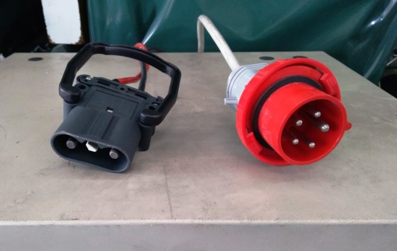 ALIMENTATORE / CARICABATTERIA – CS – MOD. K-123