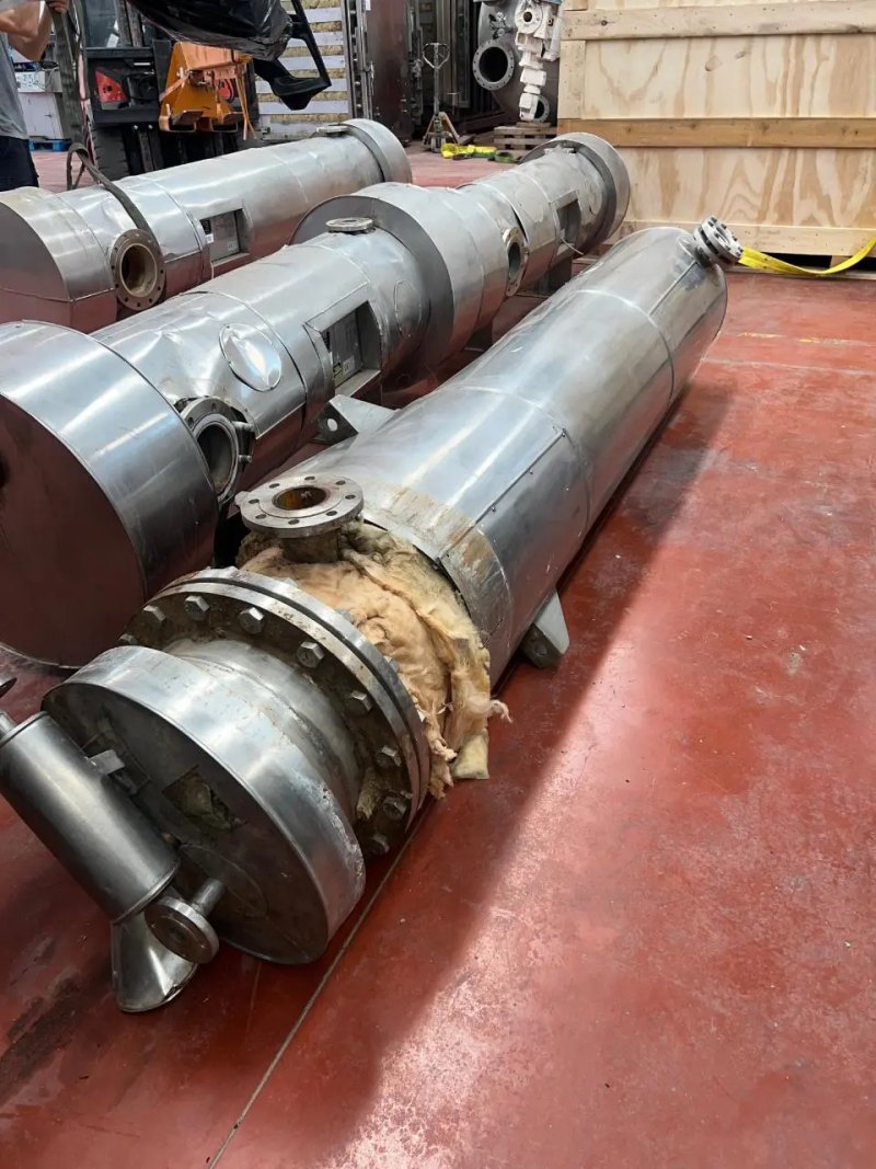 USED VERTICAL STAINLESS STEEL CONDENSER 8 M2 HEAT INSULATED