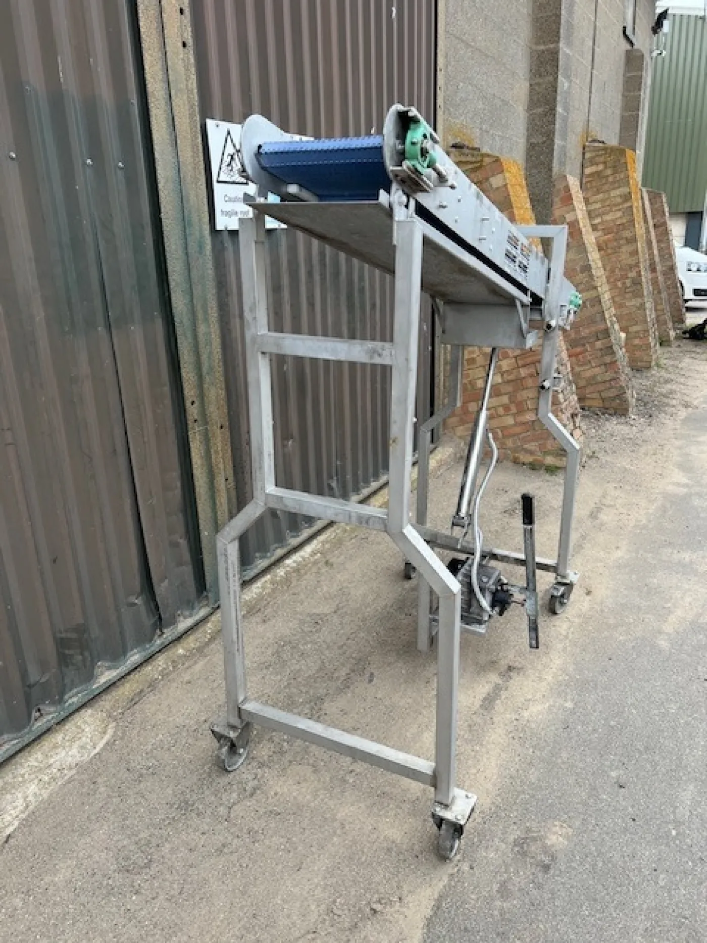 Incline Conveyor – Adjustable Height - 4
