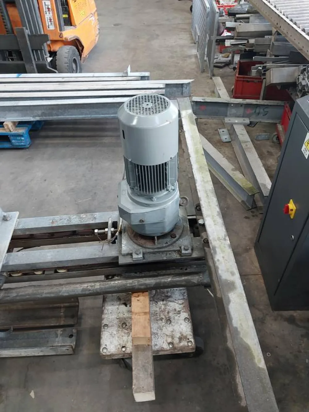 Conveyor with dropper