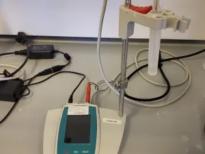 2467 - Used Metrohm 913 pH meter