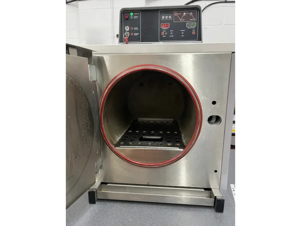 Boxer 200/40LR Autoclave