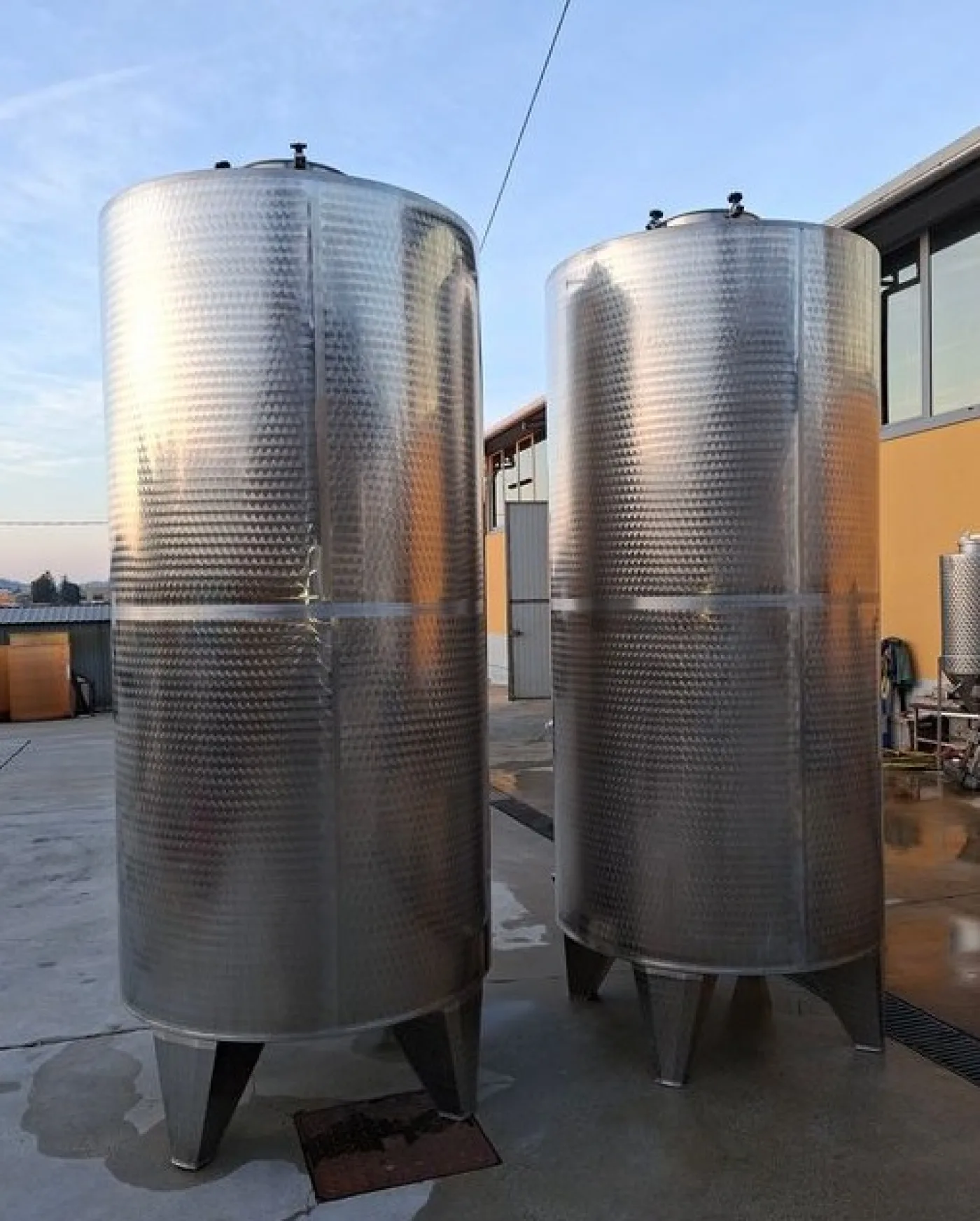 STAINLESS STEEL TANKS, L.A. INOX FIRM, CAPACITY 3000 LITERS (30 HL), VINIFICATION/STORAGE MODEL, SECOND HAND EQUIPMENT - 6