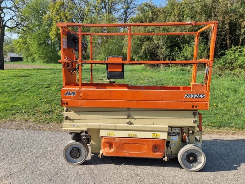 JLG - 2032 ES