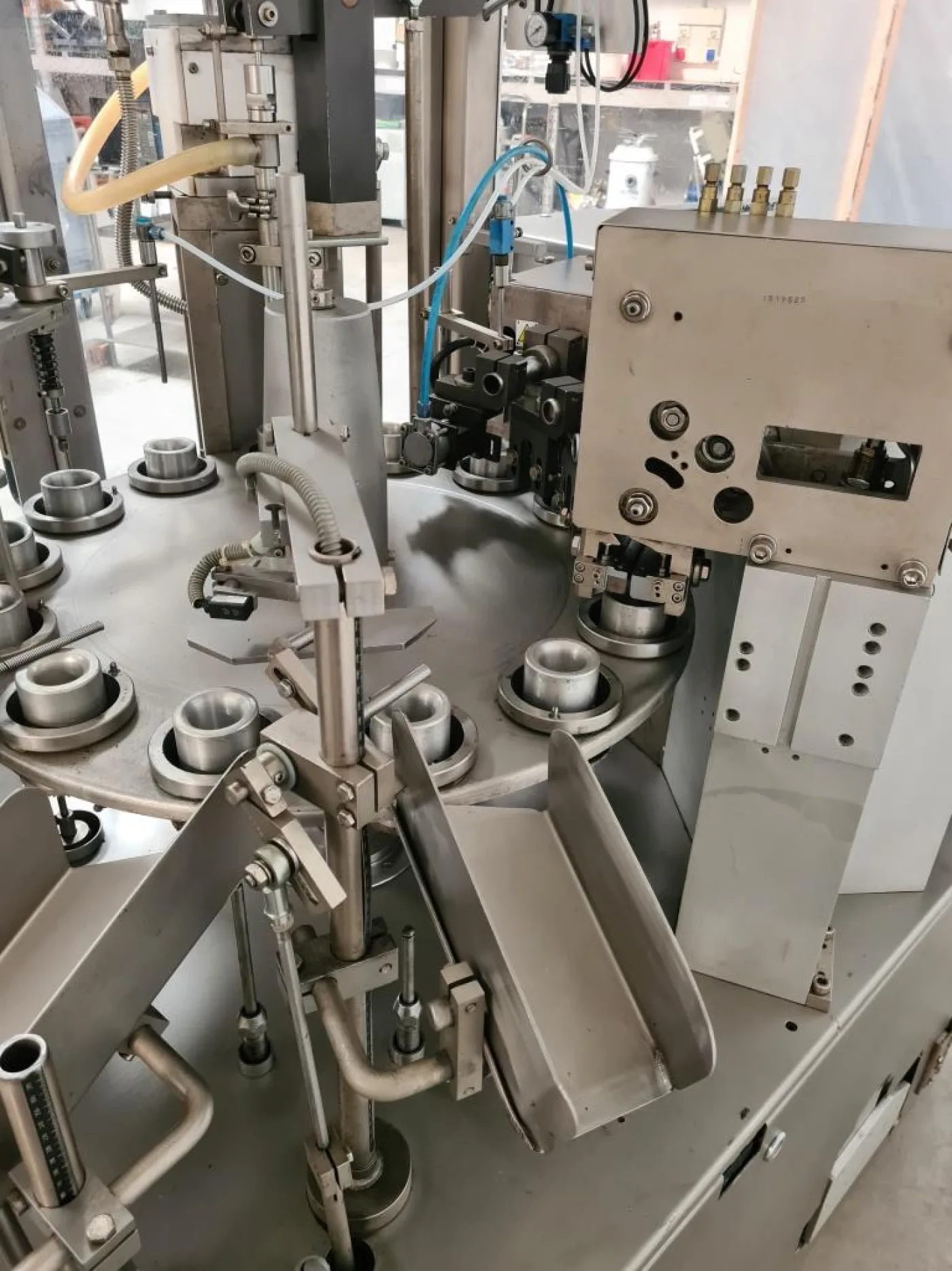 INTUBETTATRICE PER TUBETTI METALLICI – IWKA – MOD. TFS 20 - 7