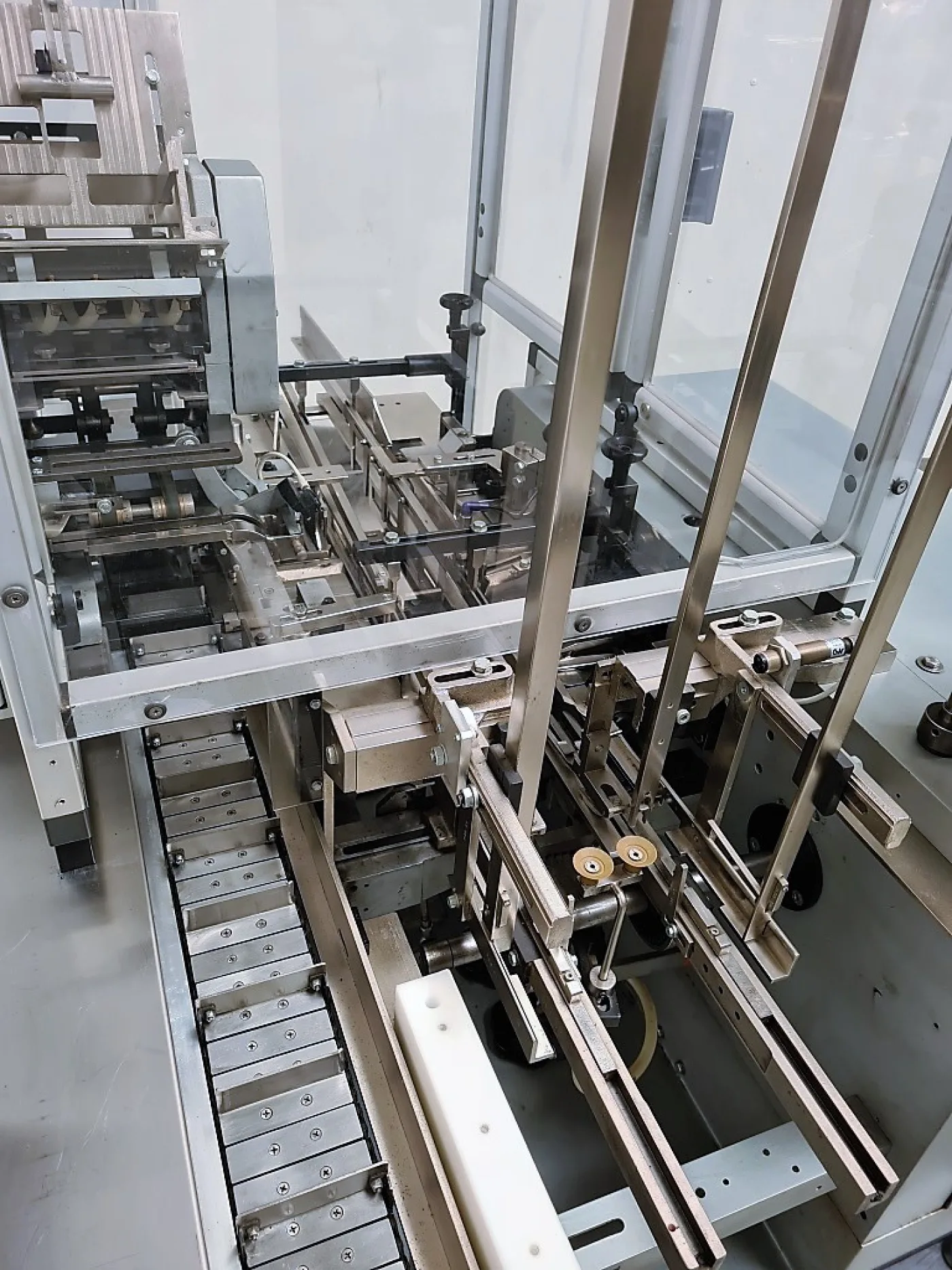 ASTUCCIATRICE AUTOMATICA ORIZZONTALE – CAM-APRIL FARMA – MOD.P2R - 8