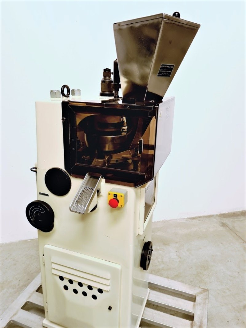 COMPRIMITRICE ROTATIVA – RONCHI Mod. AM 13/8