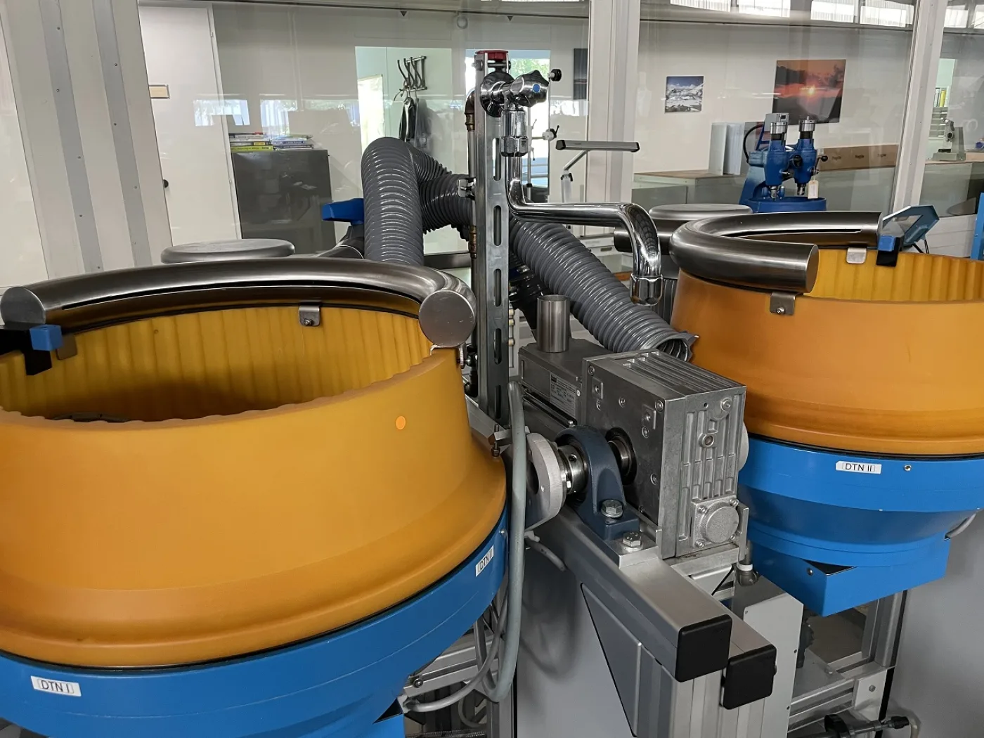 MACHINE A POLIR PAR CENTRIFUGATION “DREHER” TYPE DT35/N - 8