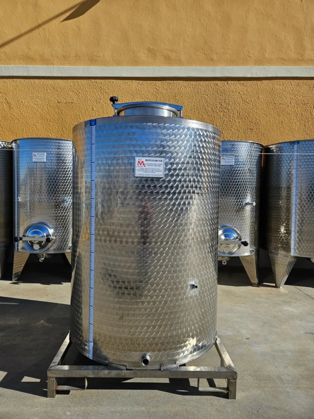 STAINLESS STEEL TANKS CAPACITY 1000, STORAGE MODEL, FLAT BOTTOM WITHOUT LEGS WITH BASEMENT NEW EQUIPMENT