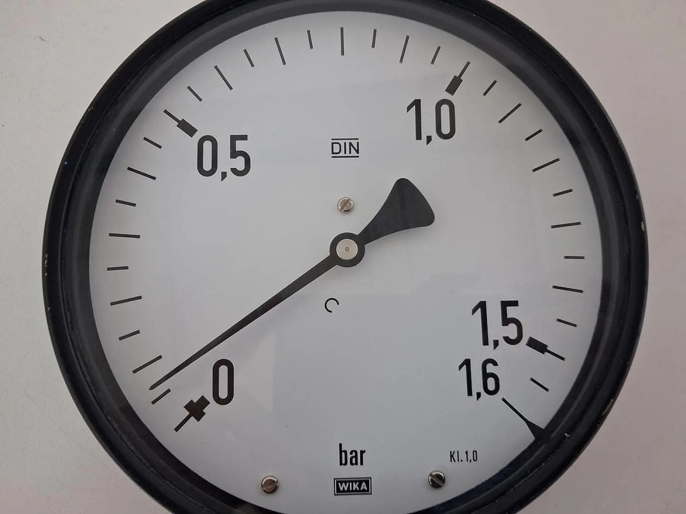 WIKA NG160 Pneumatisches Manometer 0–1,6 bar G1/2" - 6