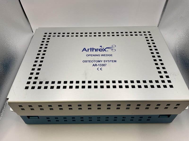 Arthrex AR-13307 Opening Wedge Osteotomy System Case