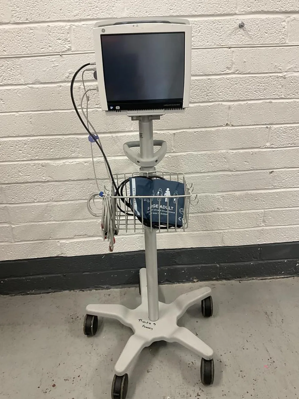 GE Carescape B450 with CO2 on mobile stand