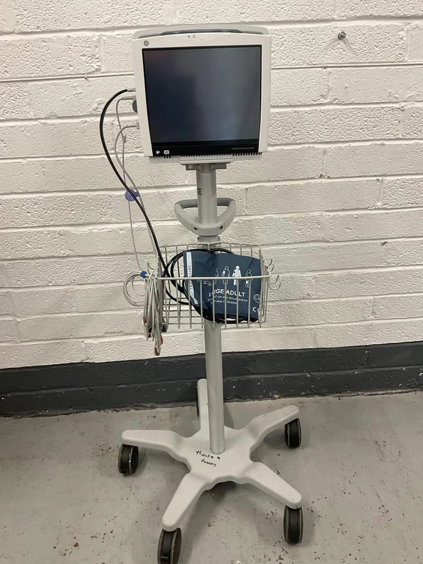 GE Carescape B450 with CO2 on mobile stand - 1