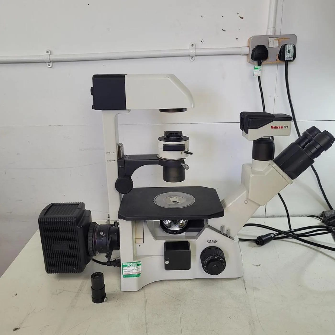 Motic AE31 Microscope - 4