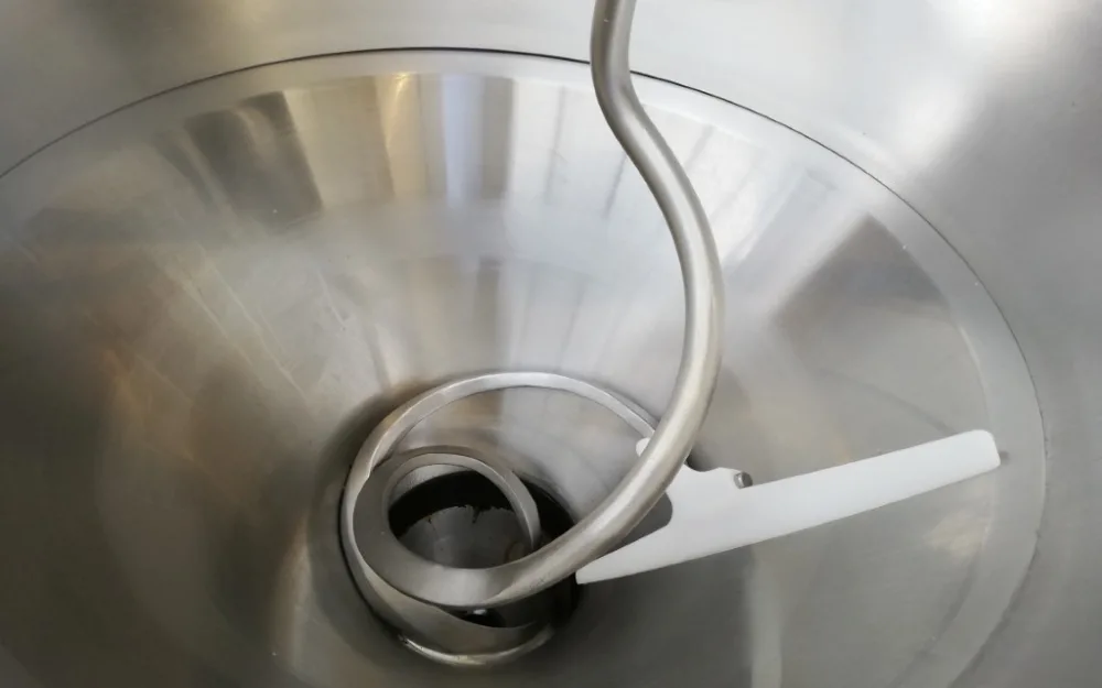 Handtmann VF100 vacuum filler - Piston filler