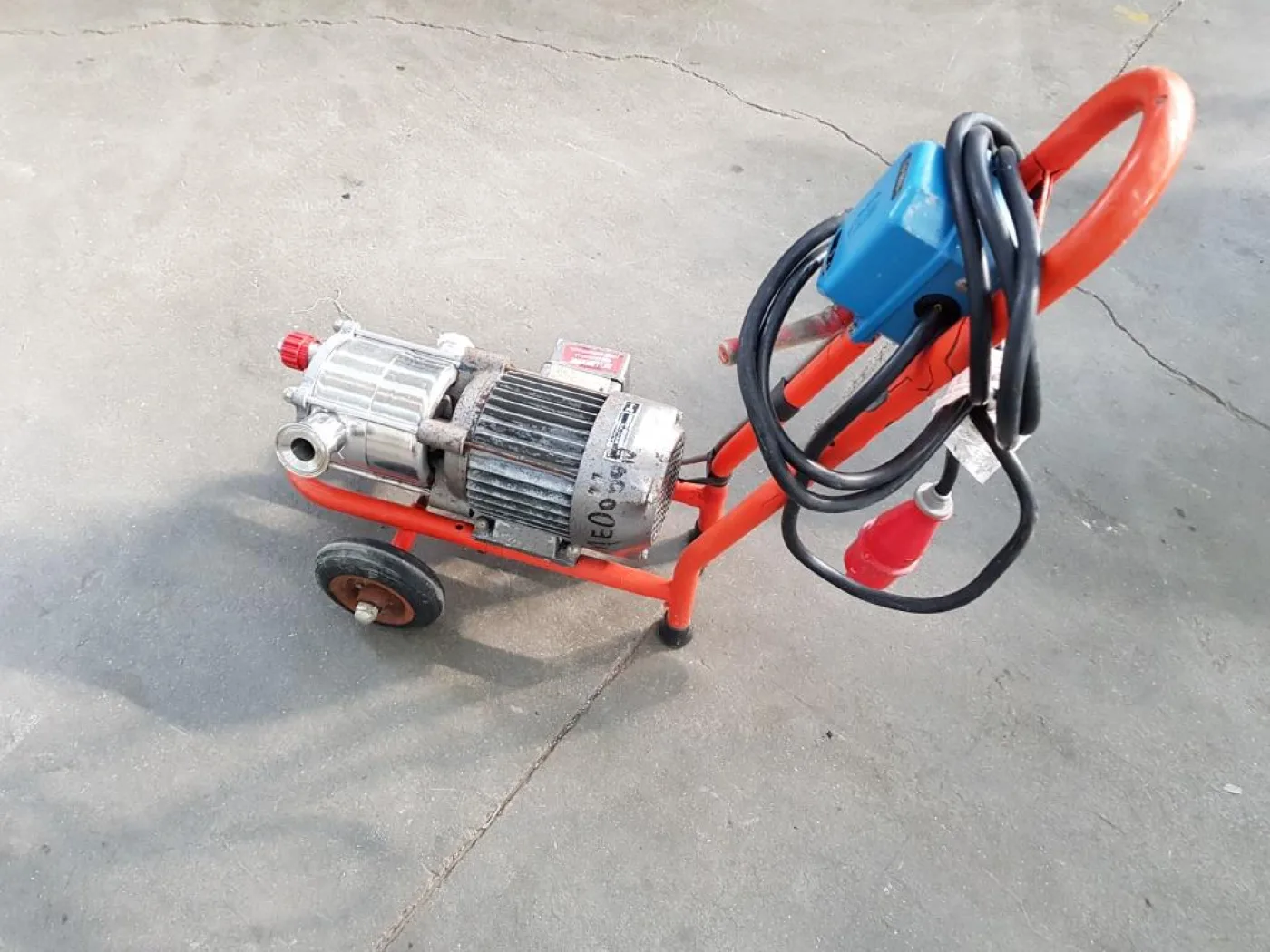 POMPA AUTOADESCANTE CARRELLATA PER LIQUIDI – AZIENDA ENOLOGICA ITALIANA - 2