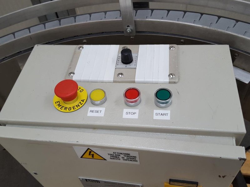 NASTRO TRASPORTATORE CURVO A 90° MOTORIZZATO CON VARIATORE DI VELOCITA’ NERI – MOD. NTC