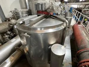 STAINLESS STEEL TANK WITH AGITATION AND HALF ROD