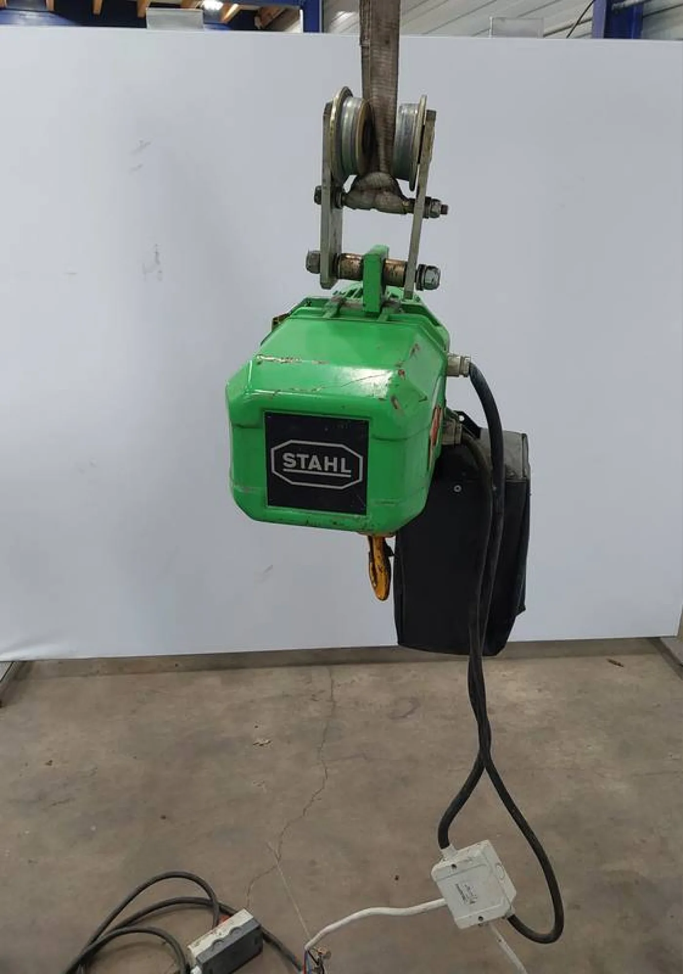 Loading and unloading elevator - 8