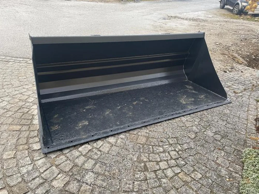 BIG SUN Schwergutschaufel 250 cm mit Kramer / Claas Scorpion Aufnahme