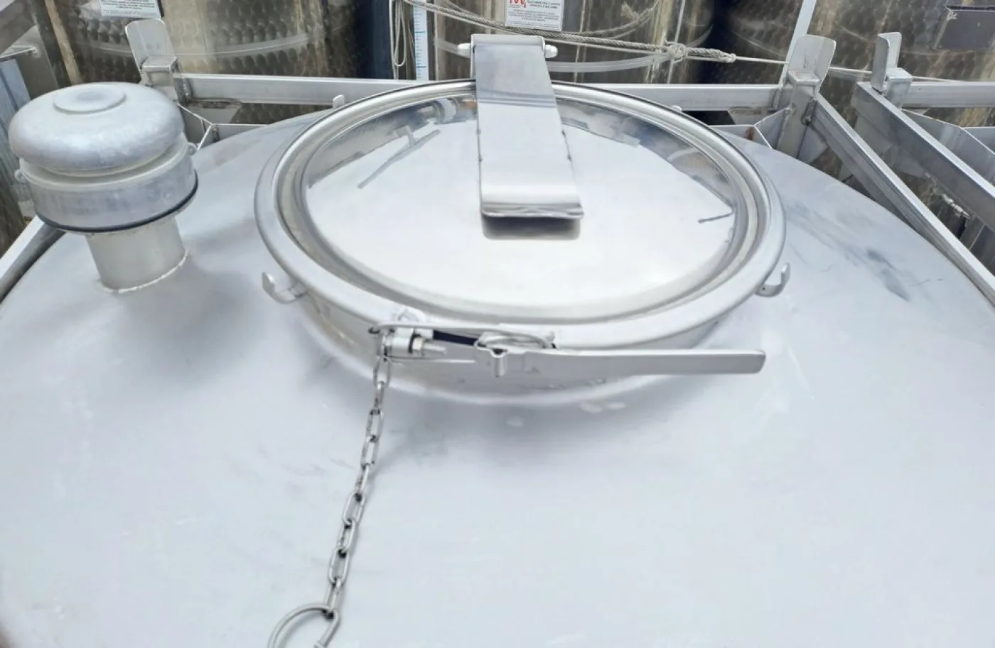 FORK-LIFTABLE/STACKABLE TANKS, CAPACITY 1000 LITERS, SECOND HAND EQUIPMENT - 7