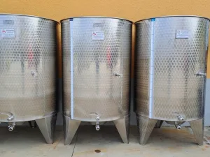 STAINLESS STELL TANKS CAPACITY LITERS 1000 PNEUMATIC FLOATING LID WITHOUT MANHOLE, ROUNDED BOTTOM NEW EQUIPMENT